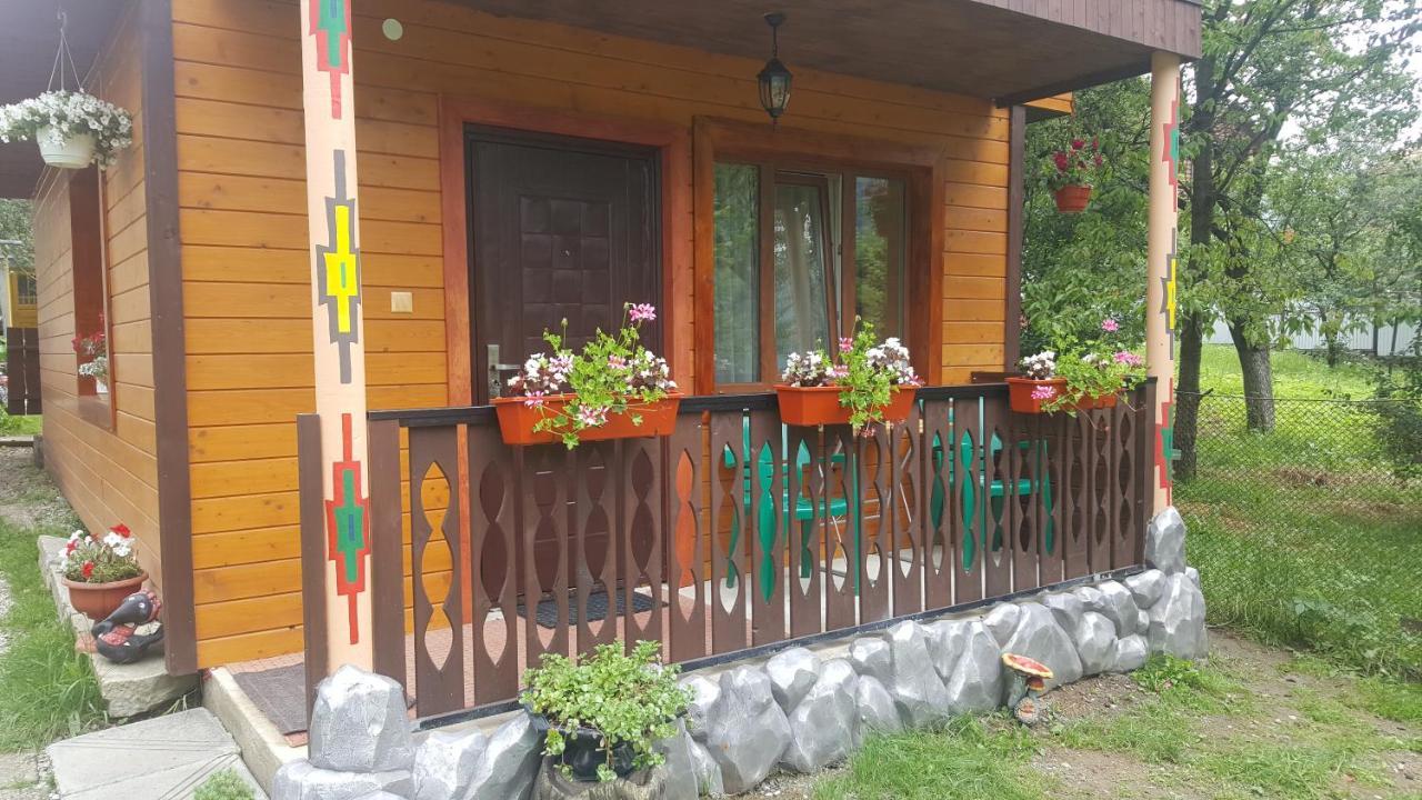 Садиба Гуцулка Ксеня Hotel Yaremche Exterior photo